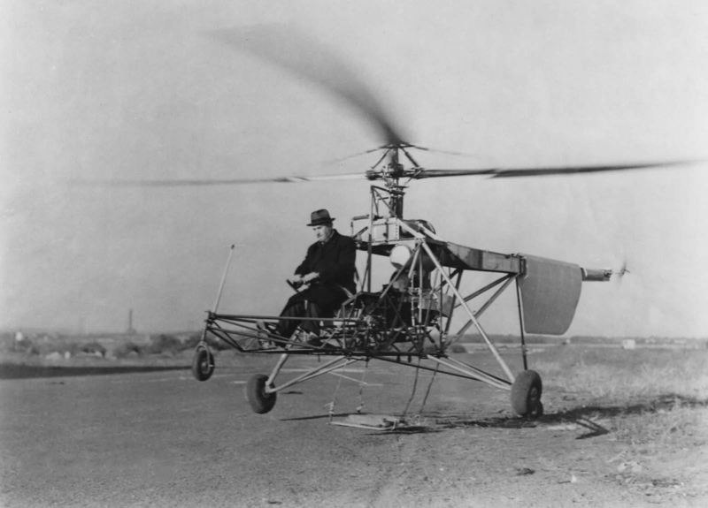The first flight of the VS-300 helicopter on September 14, 1939.